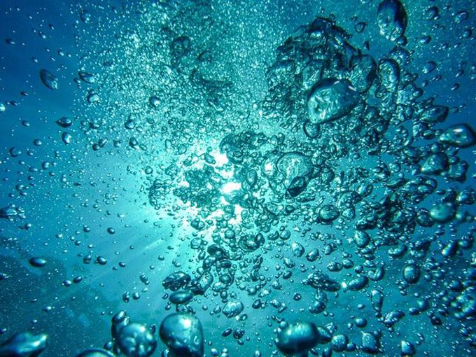 气泡浮起
